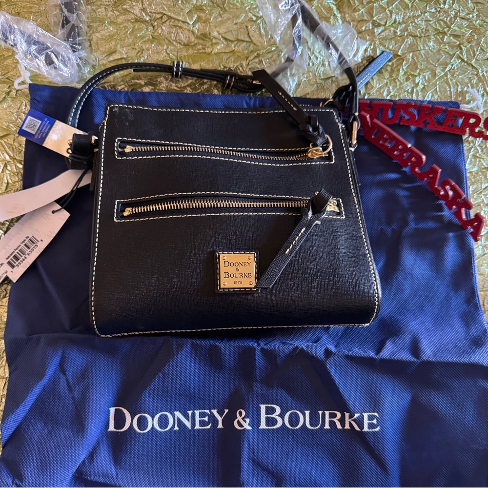 Dooney & Bourne Crossbody Bag
Nebraska Huskers Black Peyton Triple Zip